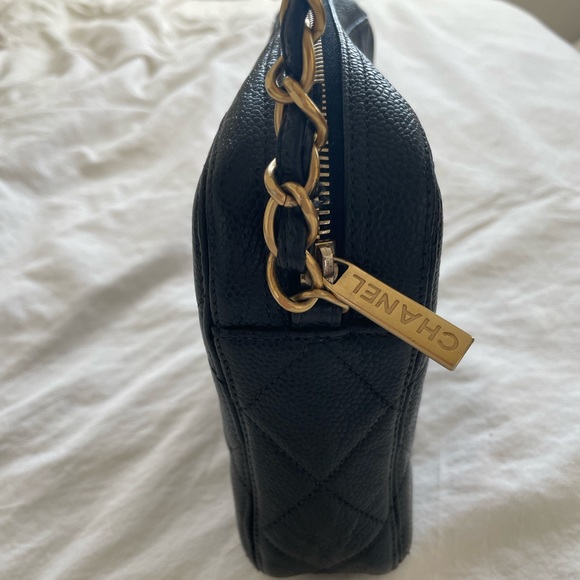 Authentic vintage Chanel Camera Shoulder Bag - Picture 4 of 8